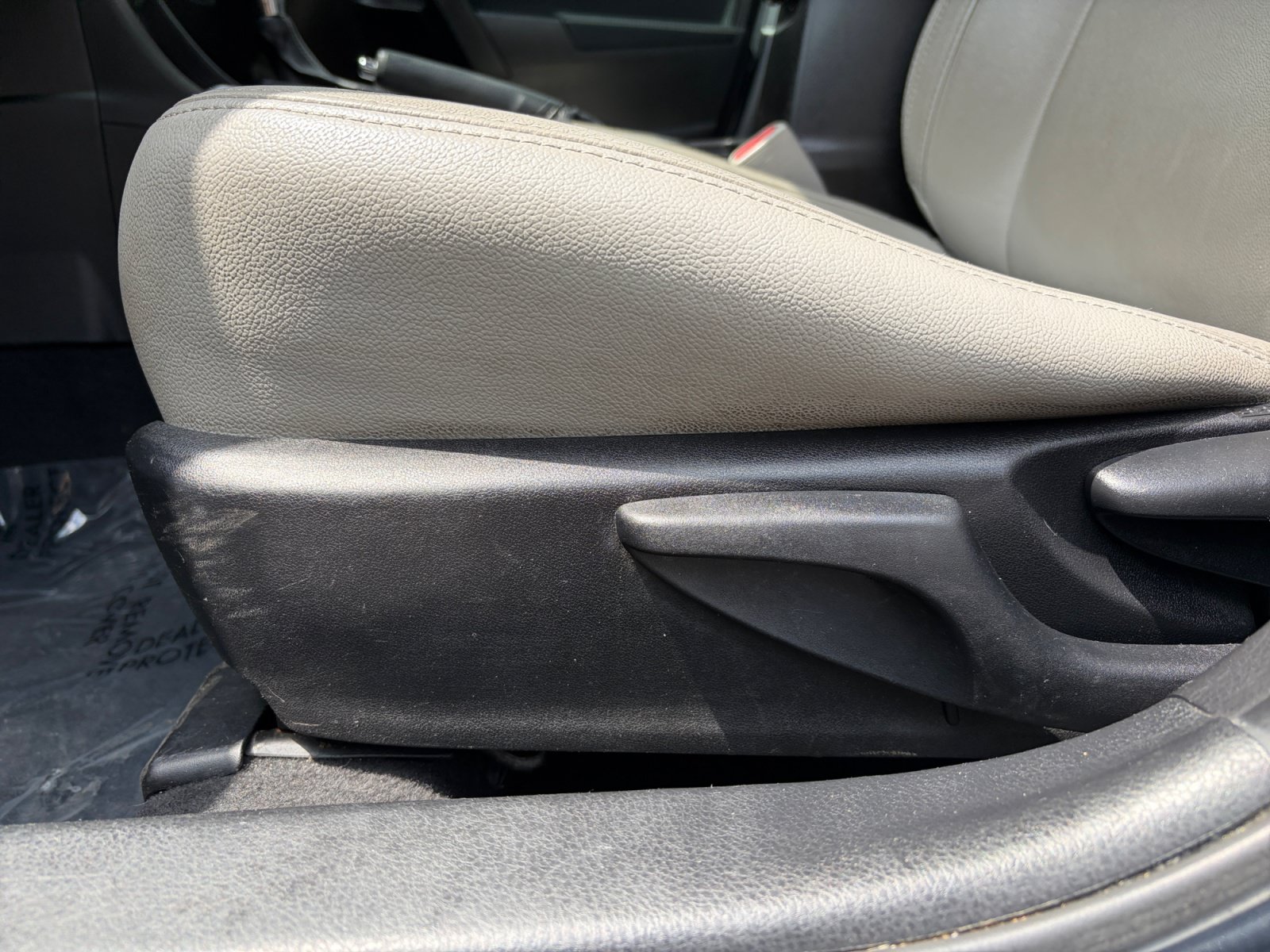 Used 2016 Toyota Corolla LE FWD image 13