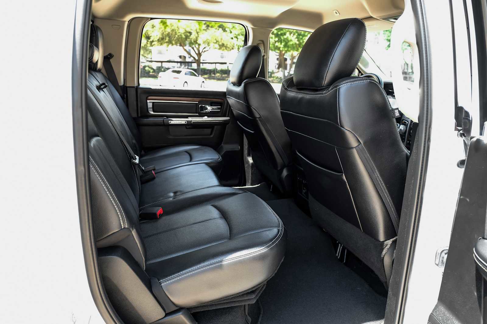 Used 2018 RAM 1500 Laramie w/ Convenience Group AWD/4WD image 35