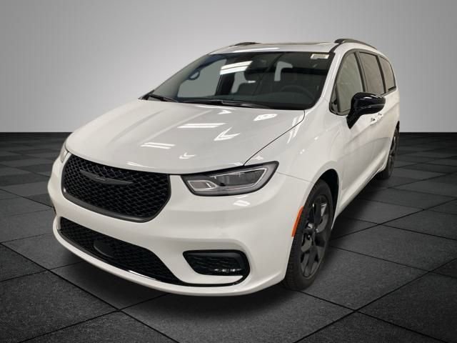 New 2026 Chrysler Pacifica Limited image 3