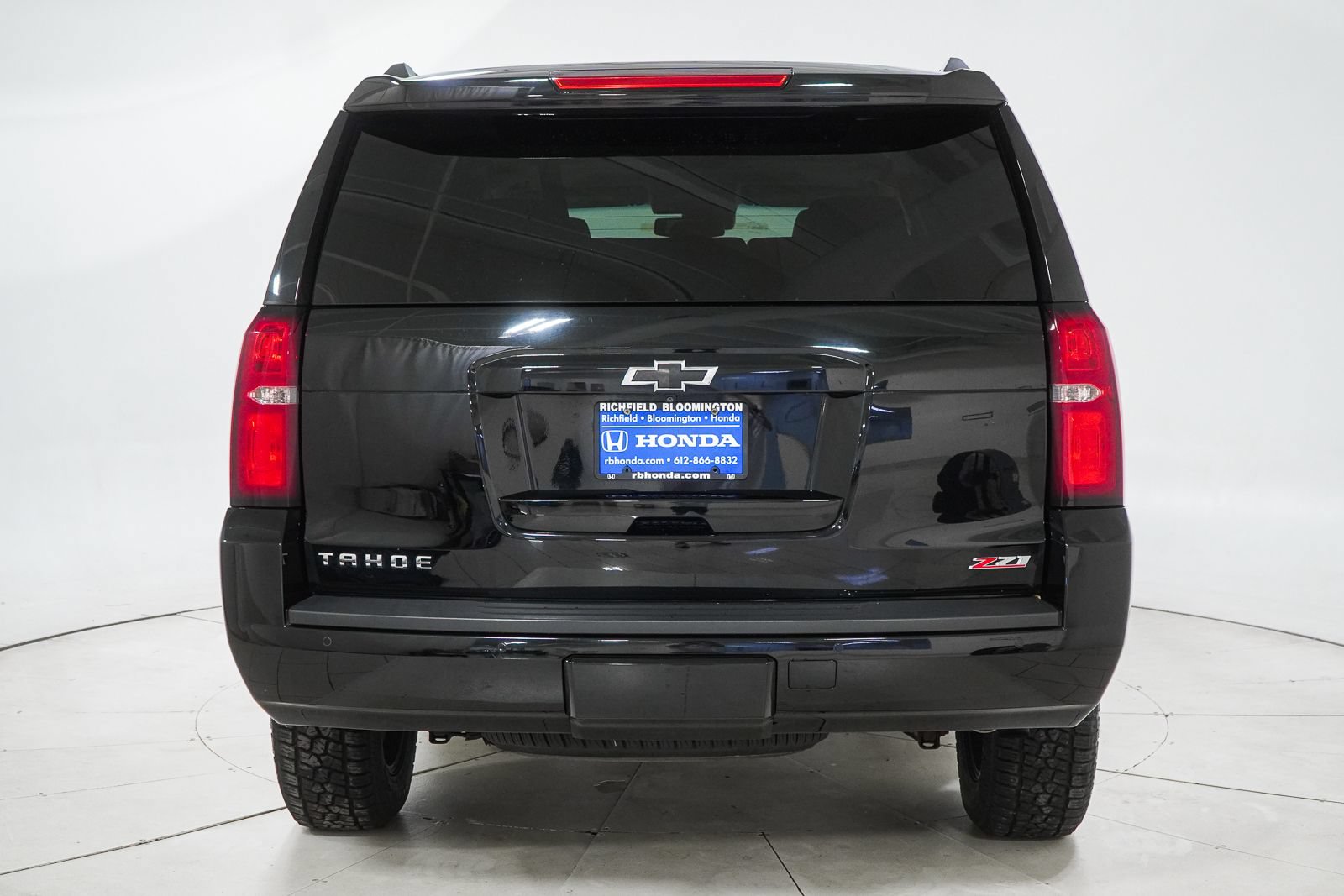 Used 2019 Chevrolet Tahoe LT w/ Luxury Package AWD/4WD image 7