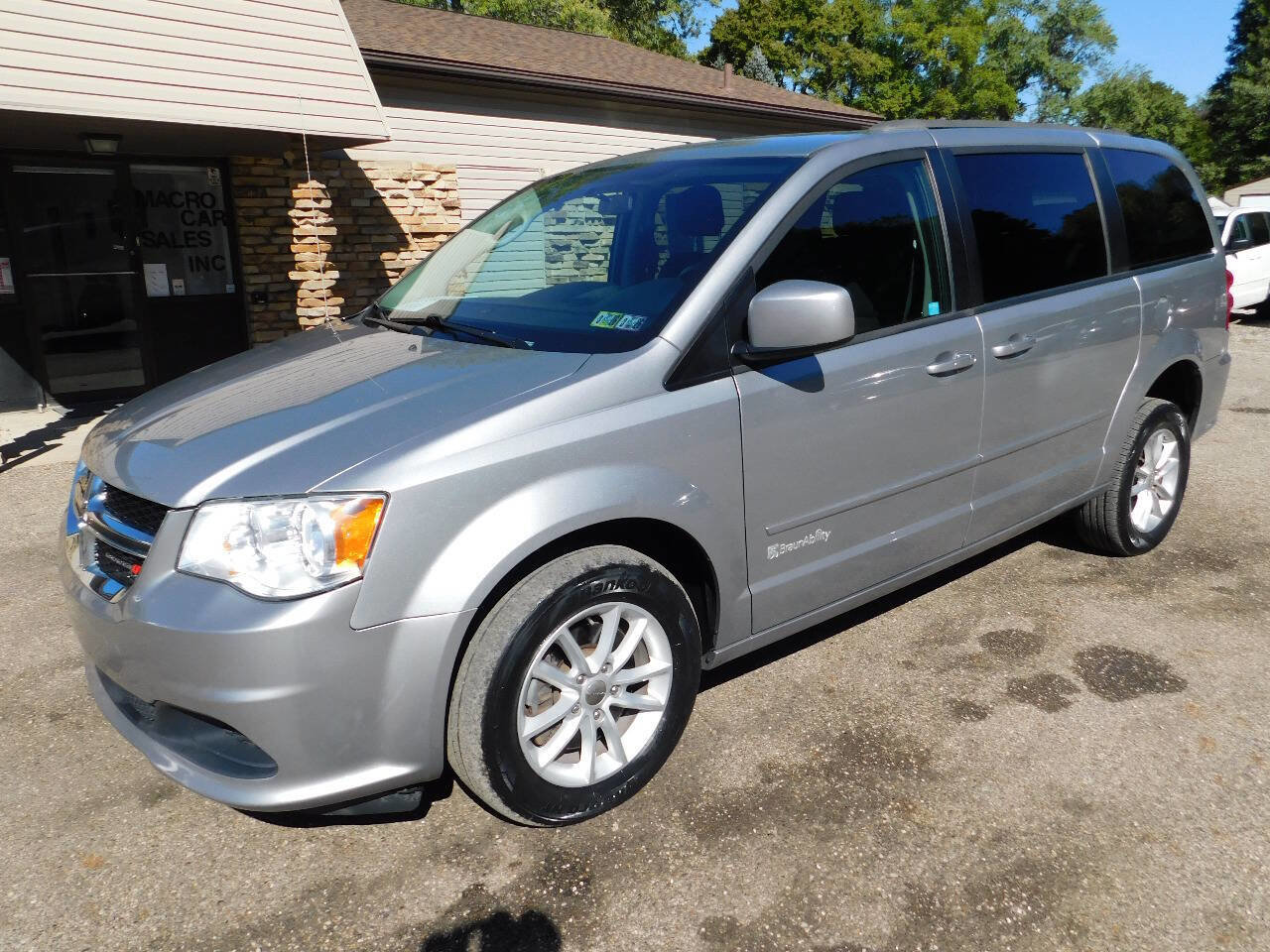 Used 2016 Dodge Grand Caravan SXT w/ Rear Park Assist Package image 8