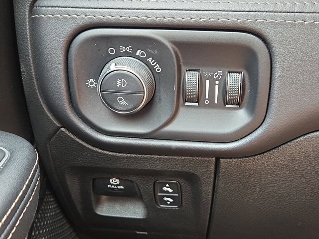 Used 2023 RAM 1500 Limited w/ Body Color Bumper Group image 21