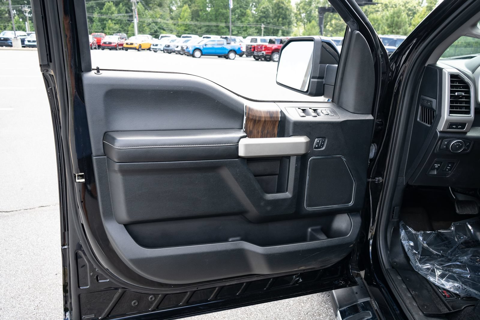 Used 2018 Ford F150 Lariat w/ Equipment Group 501A Mid AWD/4WD image 15