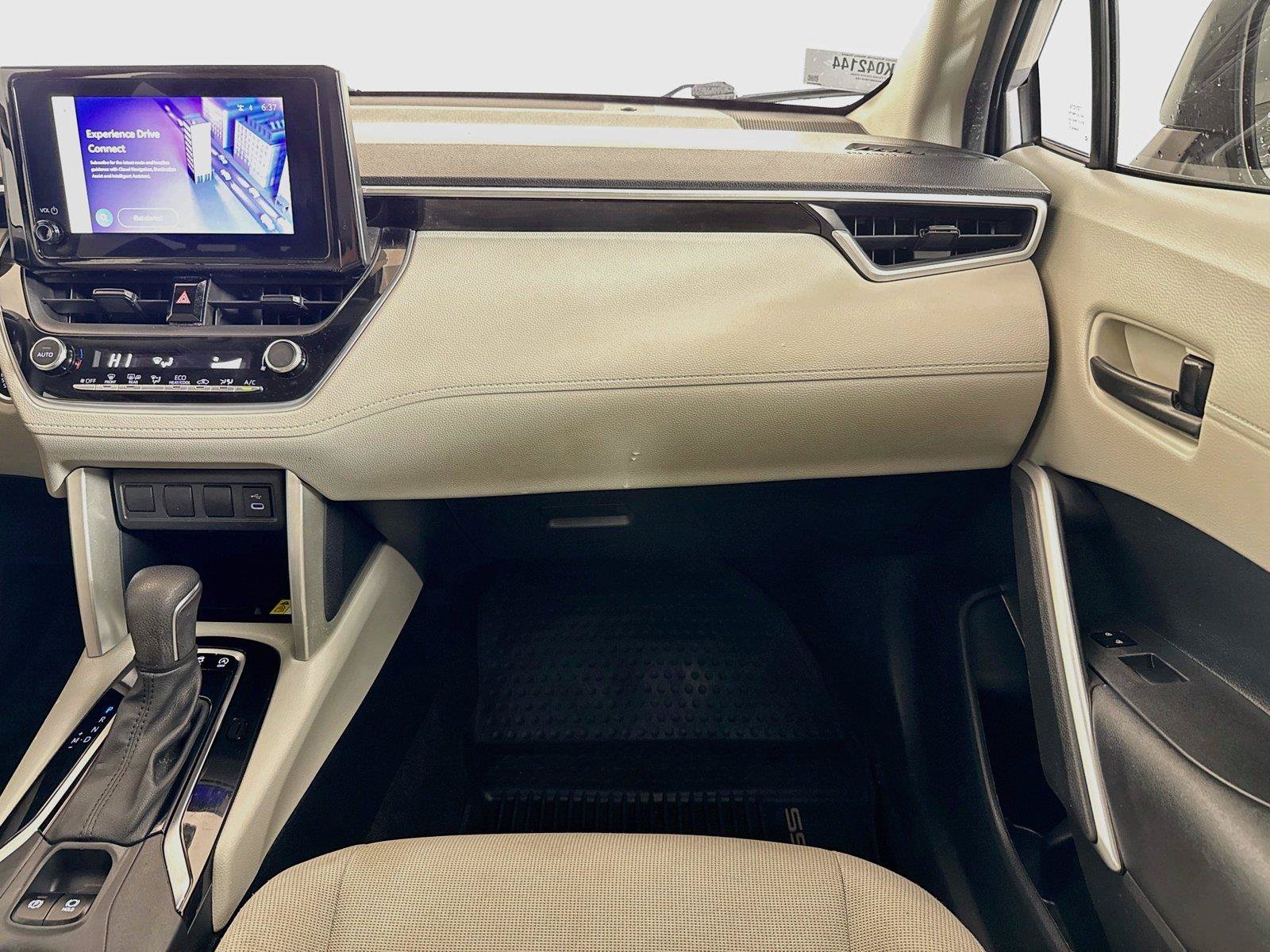 Used 2023 Toyota Corolla Cross LE FWD image 31