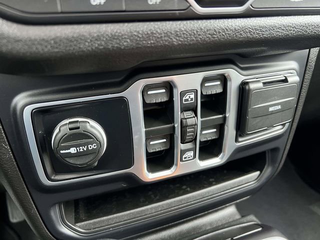 Used 2025 Jeep Gladiator Sport image 21