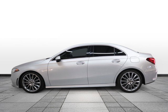 Used 2022 Mercedes-Benz A 220 w/ AMG Line image 4