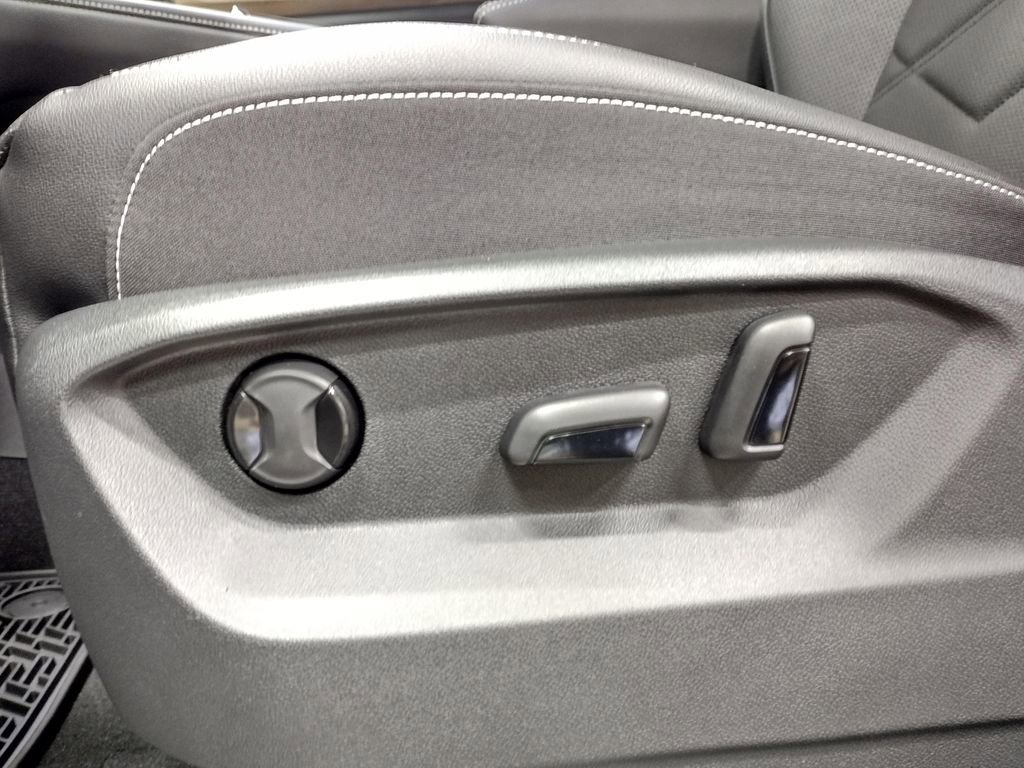 New 2026 Volkswagen Atlas SE image 24