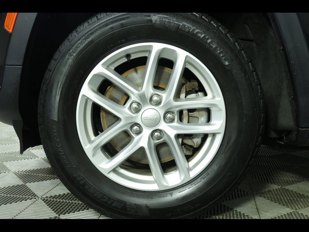 Used 2022 Jeep Grand Cherokee L Laredo w/ Luxury Tech Group I image 23