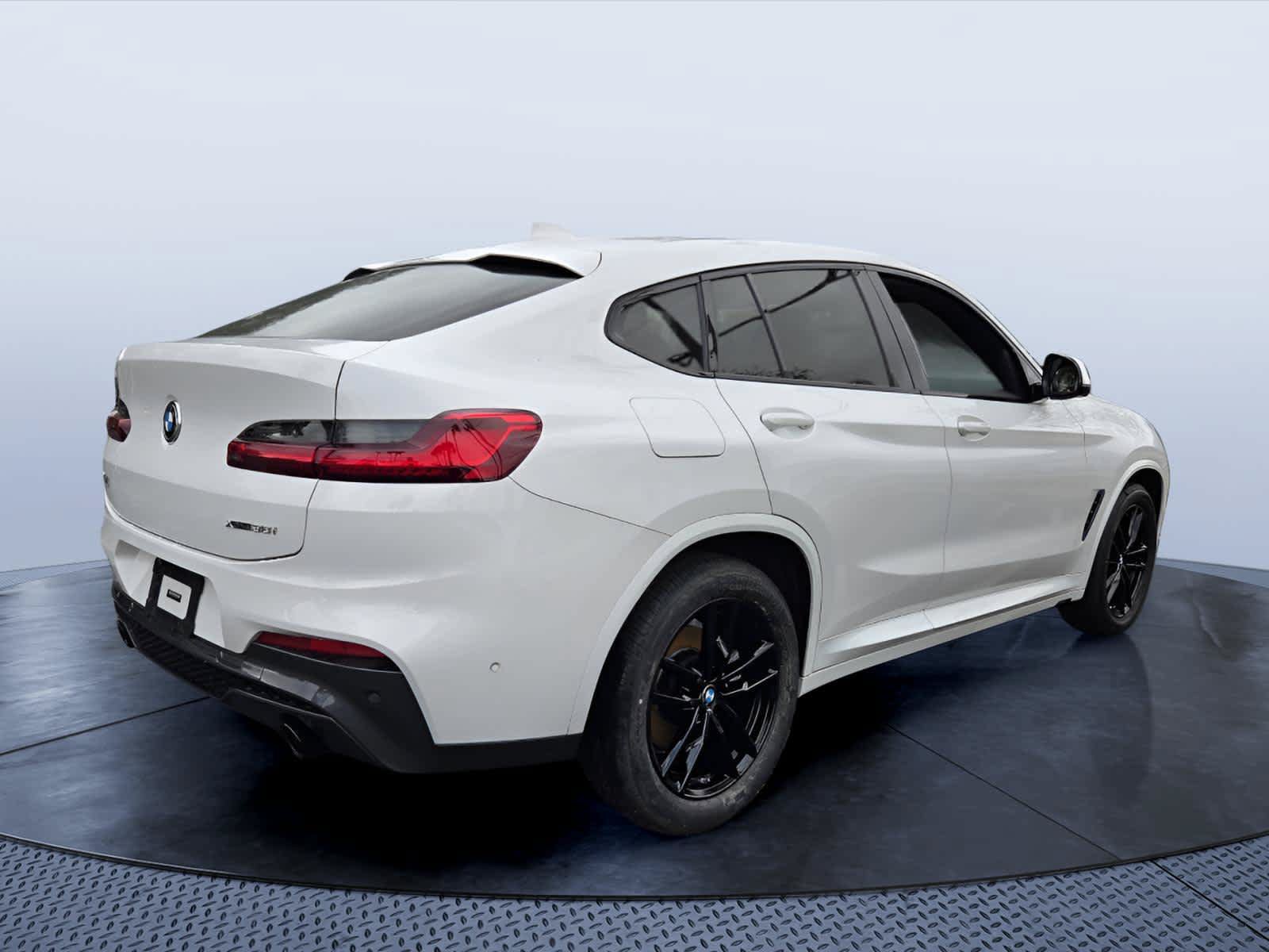 Used 2021 BMW X4 xDrive30i w/ Executive Package AWD/4WD image 3