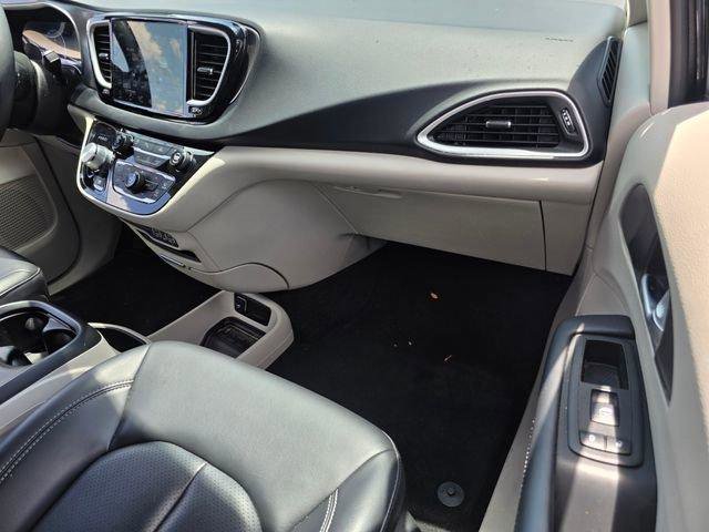 Used 2023 Chrysler Pacifica Touring-L FWD image 18