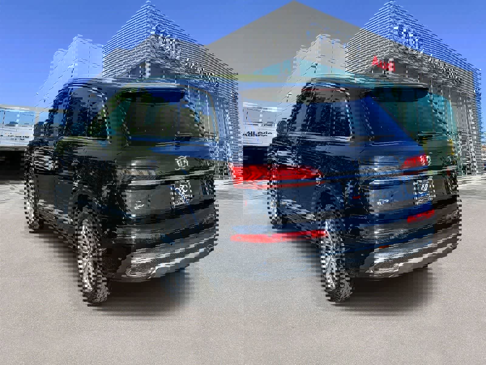 Used 2022 Audi Q7 Premium Plus w/ Premium Plus Package image 2