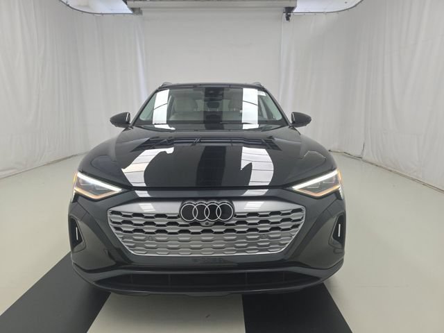 Used 2024 Audi Q8 e-tron Premium Plus w/ Premium Plus Package AWD/4WD image 2
