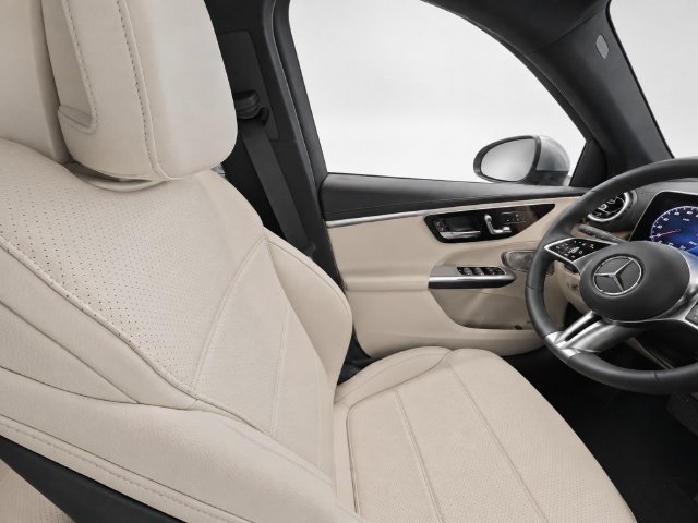 Used 2024 Mercedes-Benz GLC 300 4MATIC image 19
