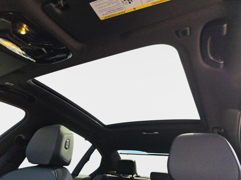 Used 2025 BMW i5 M60 w/ Executive Package image 34