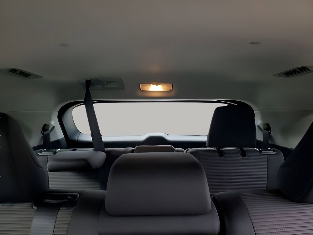 Used 2025 Toyota Highlander LE image 26