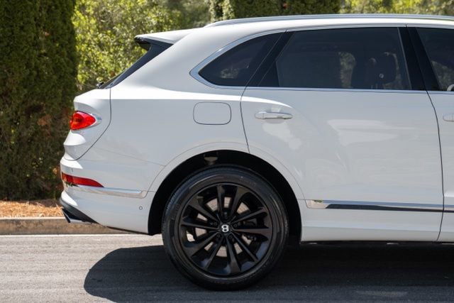 Used 2022 Bentley Bentayga AWD/4WD image 13