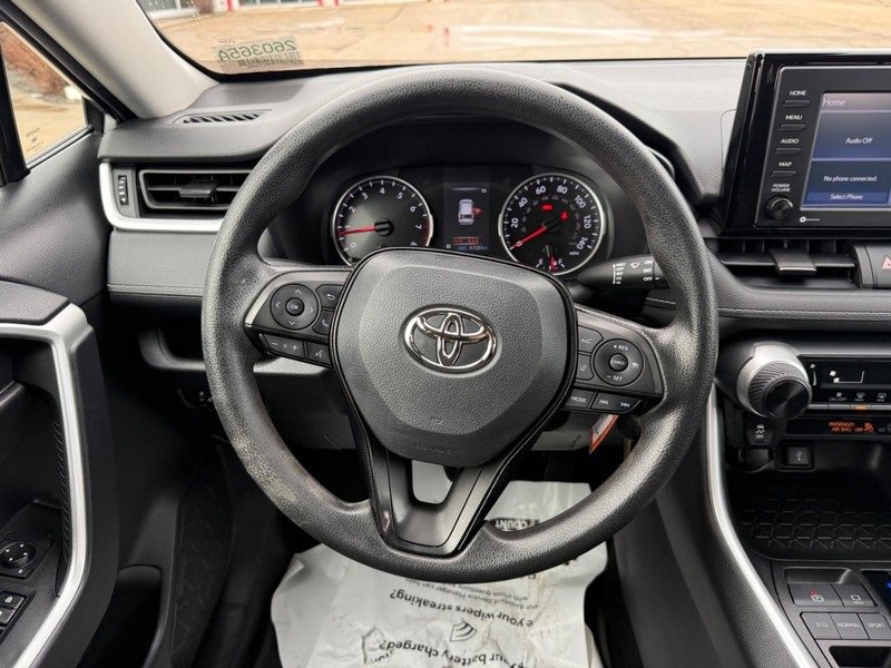 Used 2021 Toyota RAV4 LE image 13