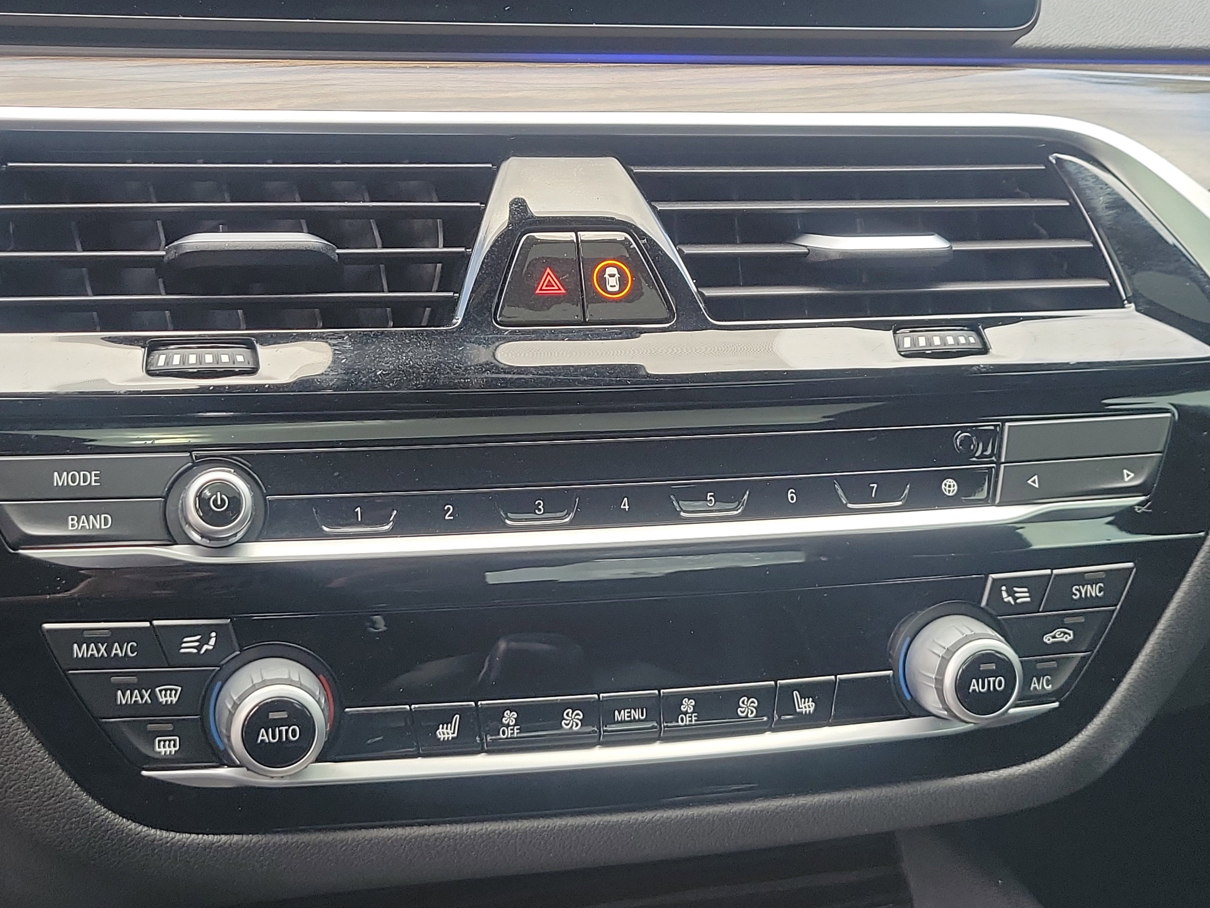 Used 2021 BMW 540i w/ Convenience Package image 30