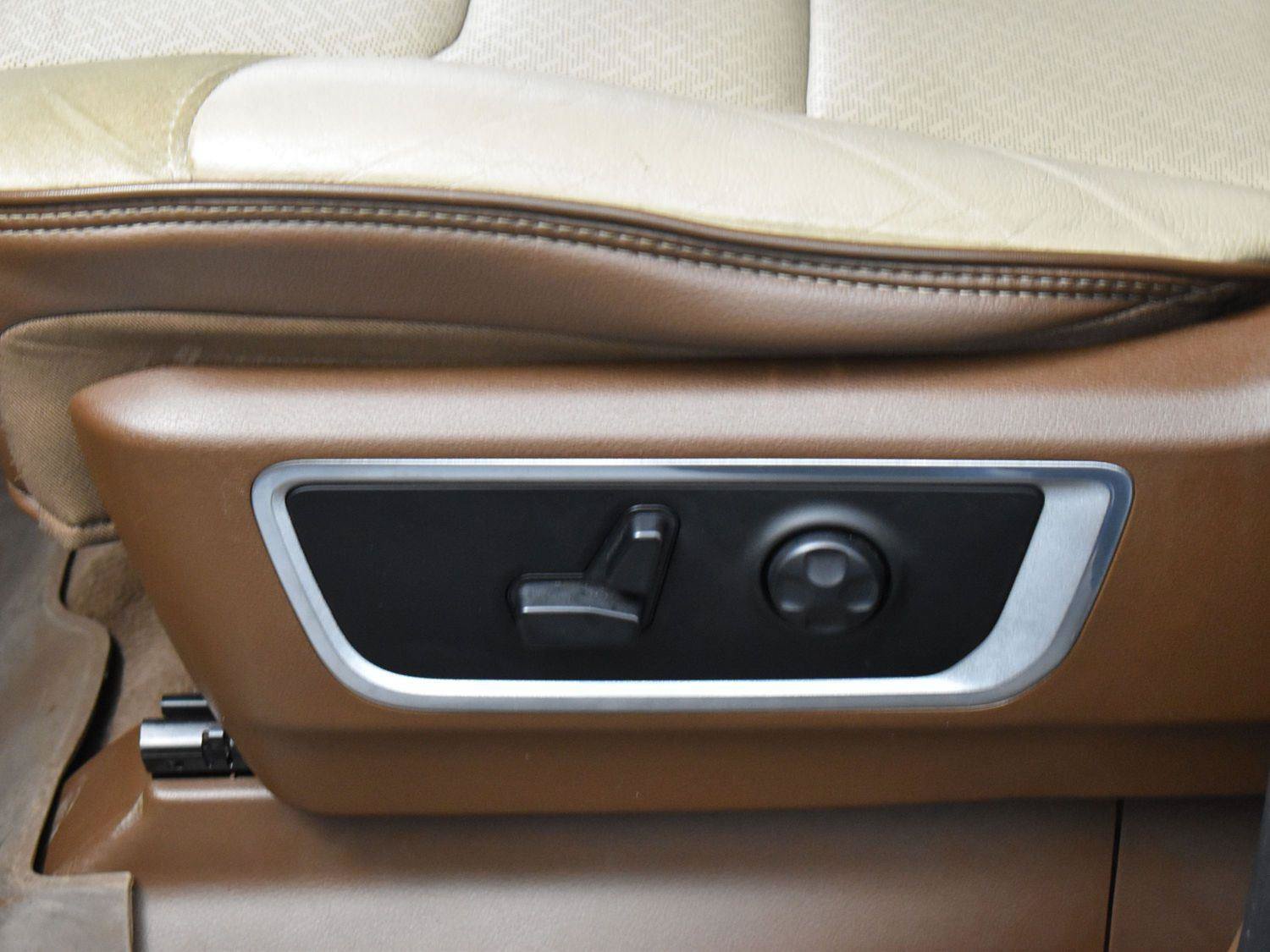Used 2020 RAM 1500 Laramie AWD/4WD image 13