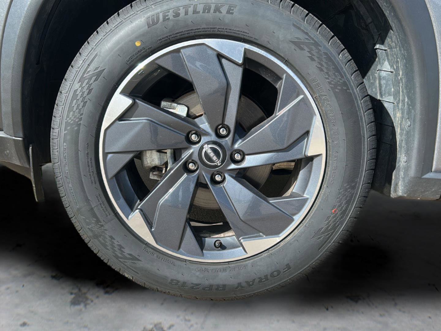 Used 2024 Nissan Rogue SV FWD image 26