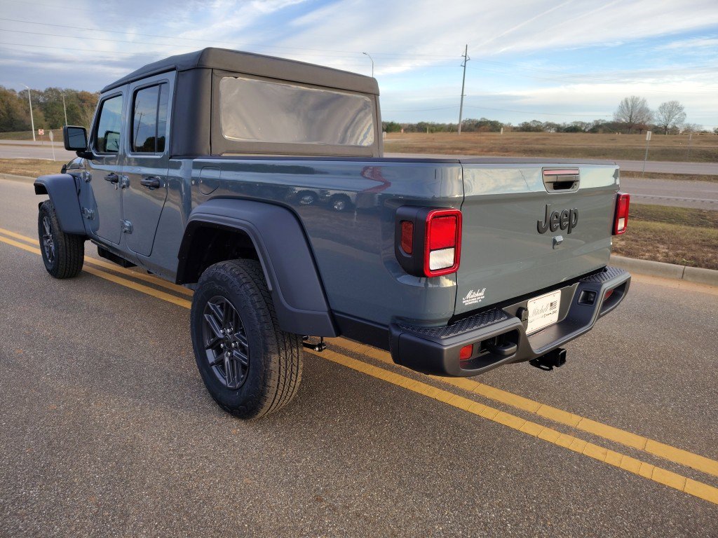 New 2026 Jeep Gladiator Sport AWD/4WD image 7