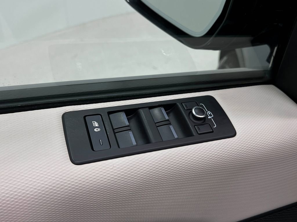 Used 2021 Land Rover Discovery S R-Dynamic image 17