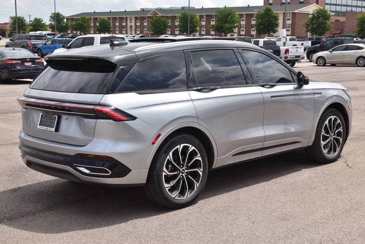 New 2026 Lincoln Nautilus Reserve AWD/4WD image 13
