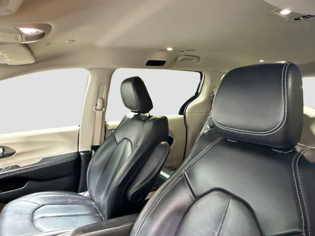 Used 2022 Chrysler Pacifica Touring-L FWD image 19