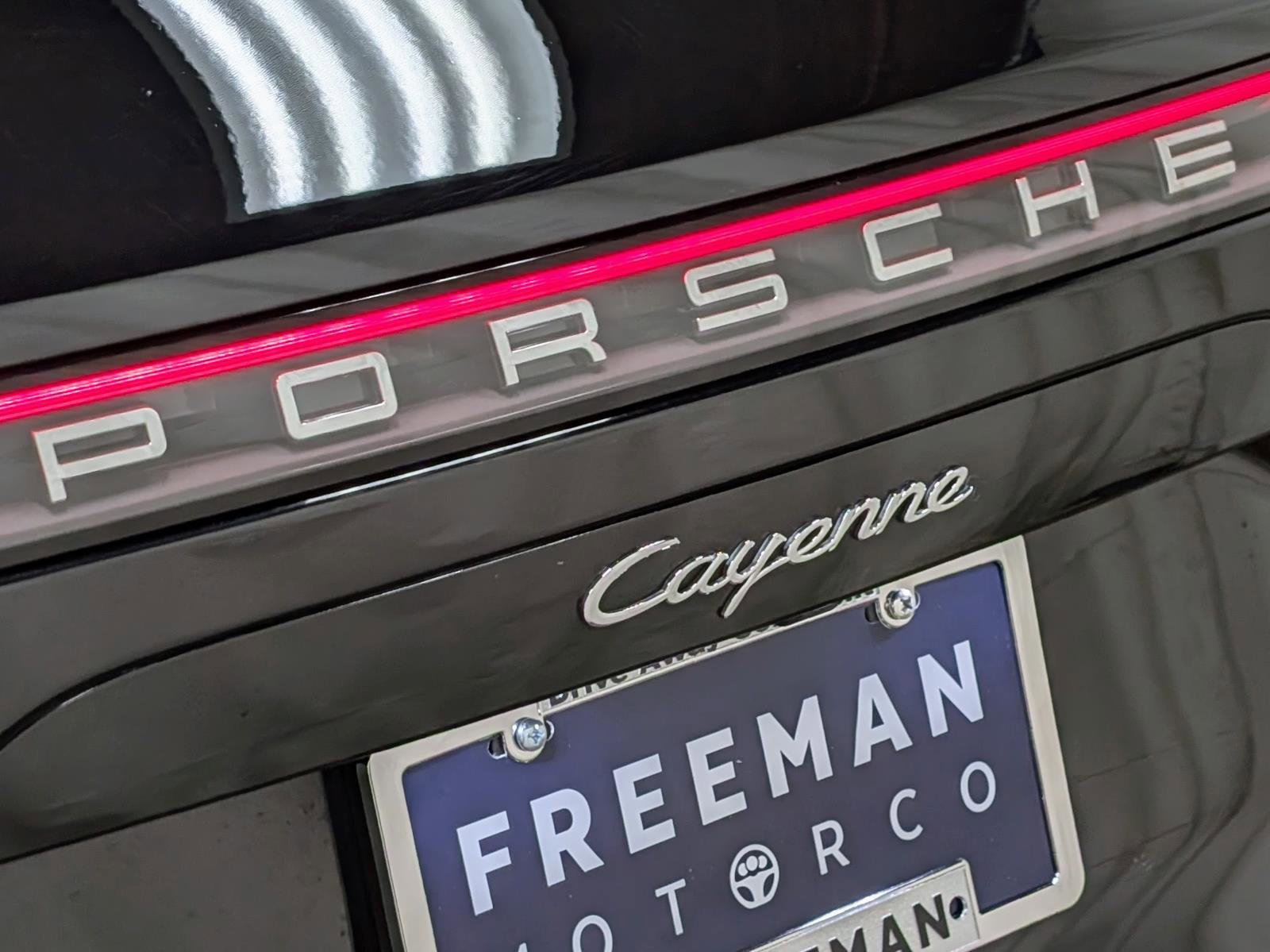 Used 2022 Porsche Cayenne Platinum Edition w/ Premium Package image 11