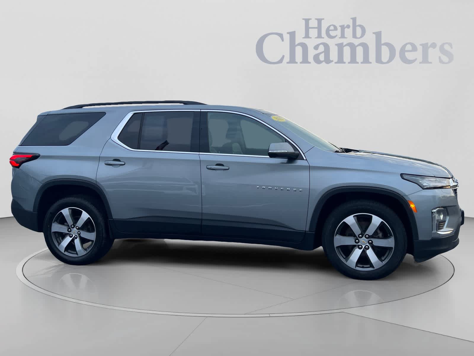 Used 2023 Chevrolet Traverse LT w/ LT Premium Package AWD/4WD image 5