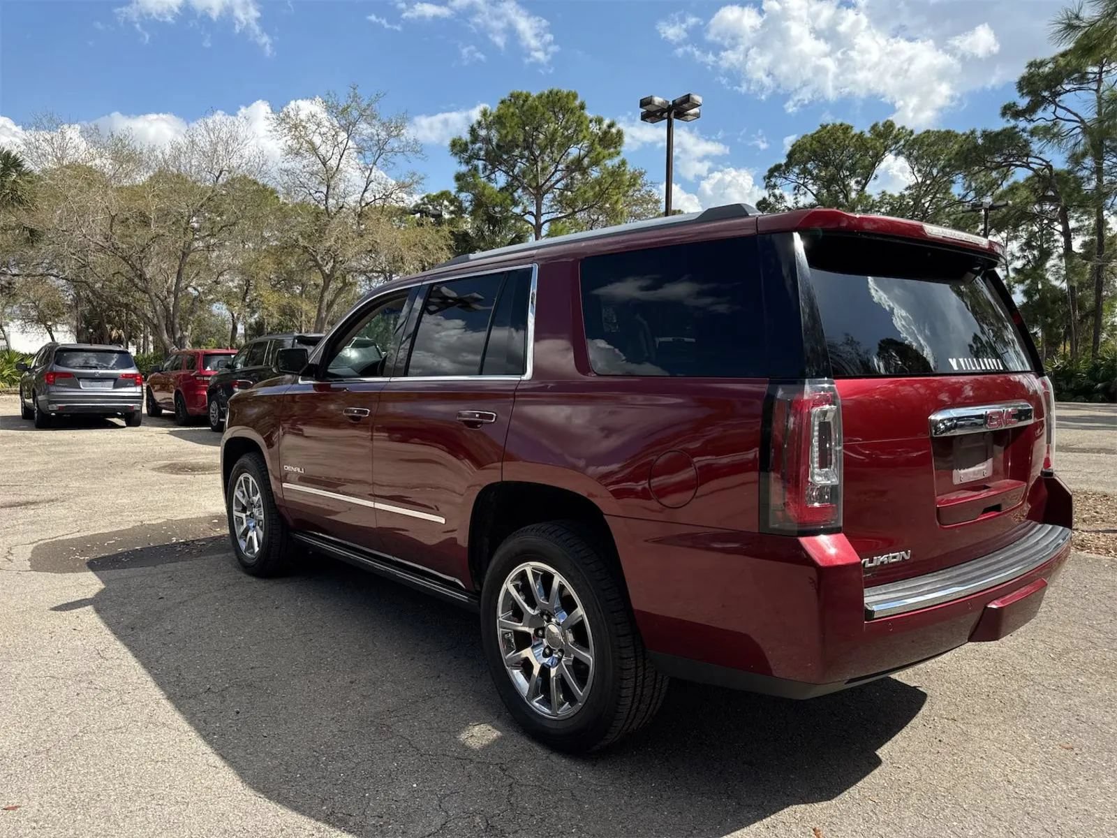 Used 2017 GMC Yukon Denali AWD/4WD image 5