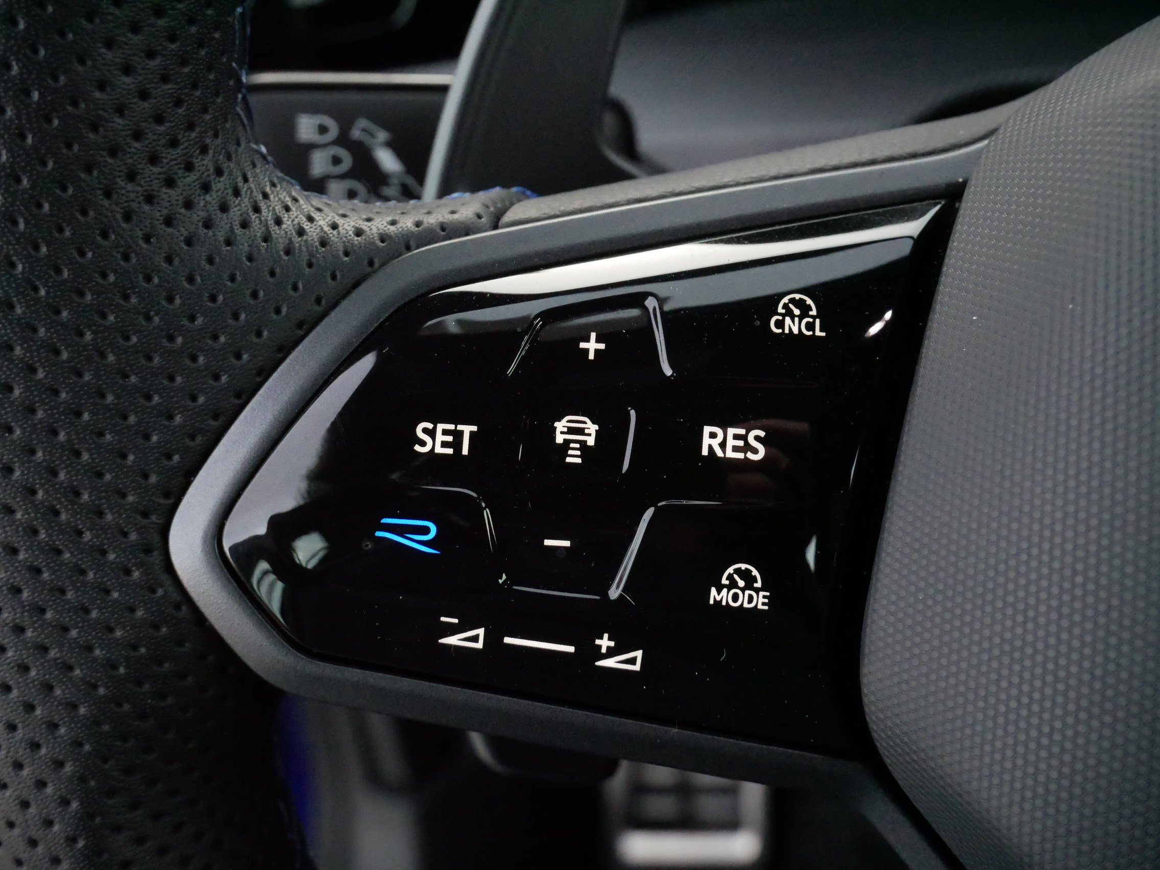 Used 2025 Volkswagen Golf image 26