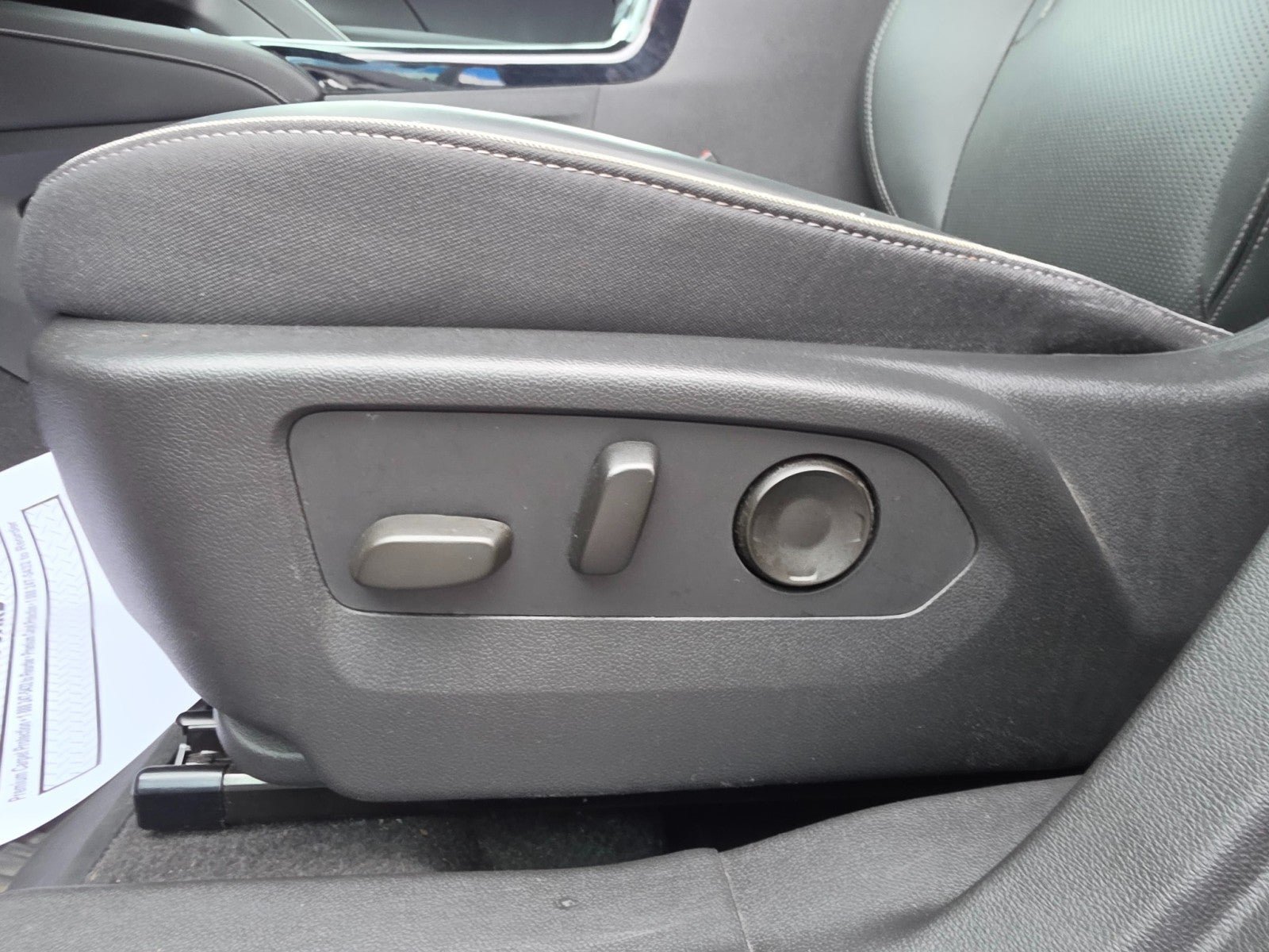 Used 2021 Buick Envision Essence w/ Technology Package I AWD/4WD image 35