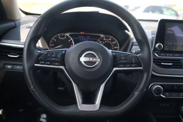 Used 2025 Nissan Altima 2.5 SR FWD image 13