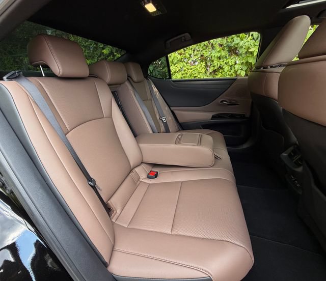 Certified 2025 Lexus ES 300h w/ Premium Package FWD image 39