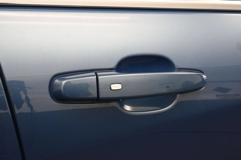 Used 2024 Chevrolet Equinox LT FWD image 39