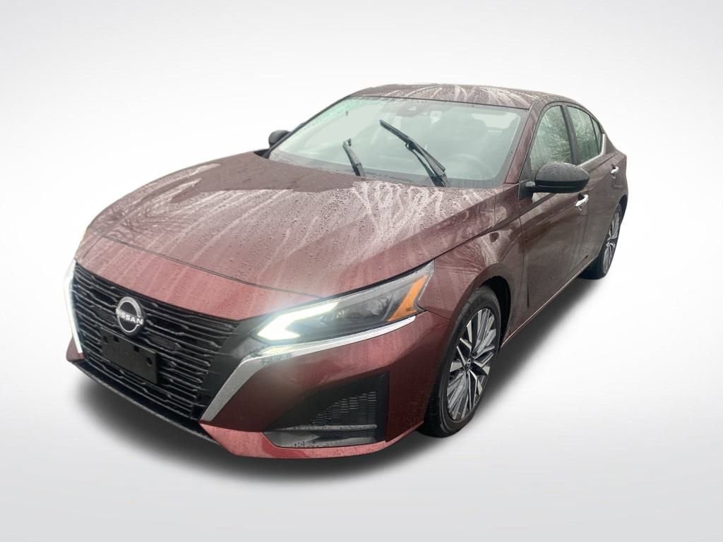 Used 2024 Nissan Altima 2.5 SV image 3
