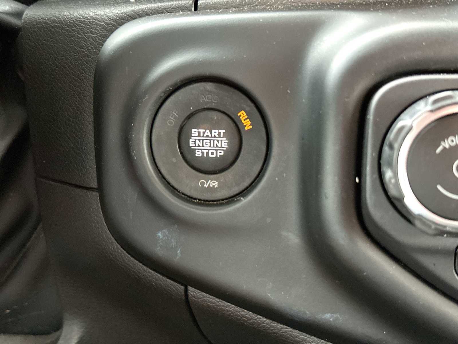 Used 2022 Jeep Wrangler Unlimited Sahara AWD/4WD image 28