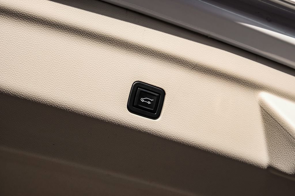 Used 2023 Cadillac Escalade Sport Platinum w/ LPO, ONYX Package image 69