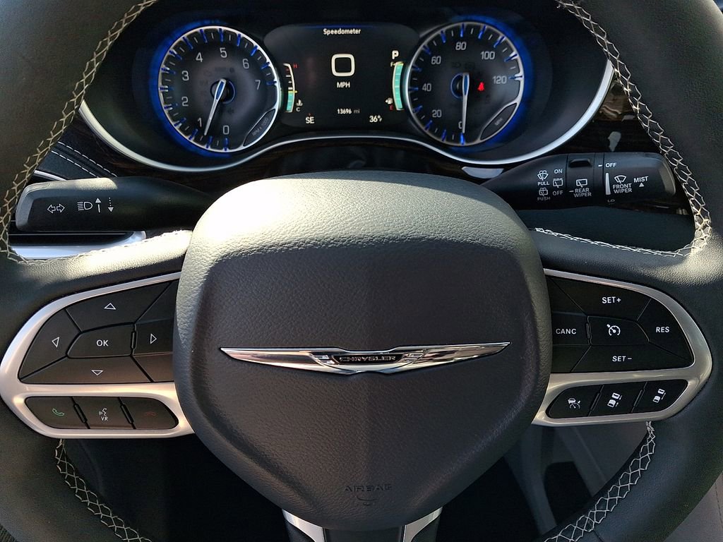 Used 2024 Chrysler Pacifica Limited image 27