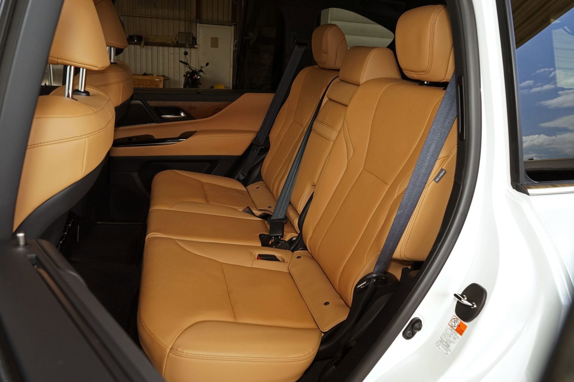 Used 2024 Lexus LX 600 4WD w/ Luxury Package image 24