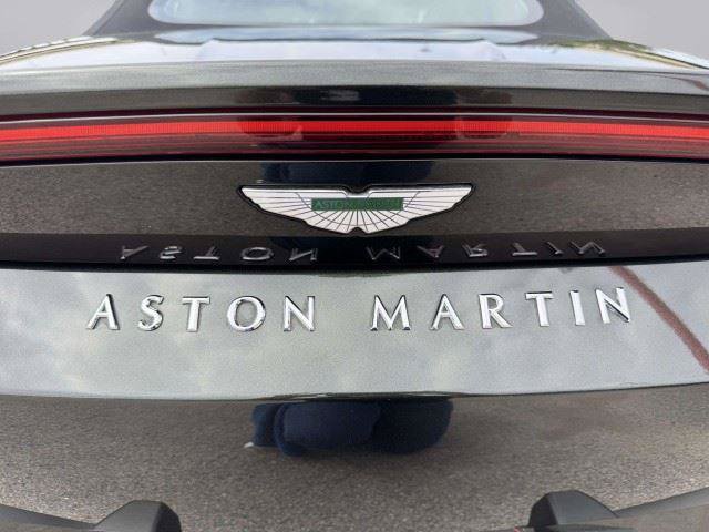 Used 2022 Aston Martin V8 Vantage Roadster RWD image 16
