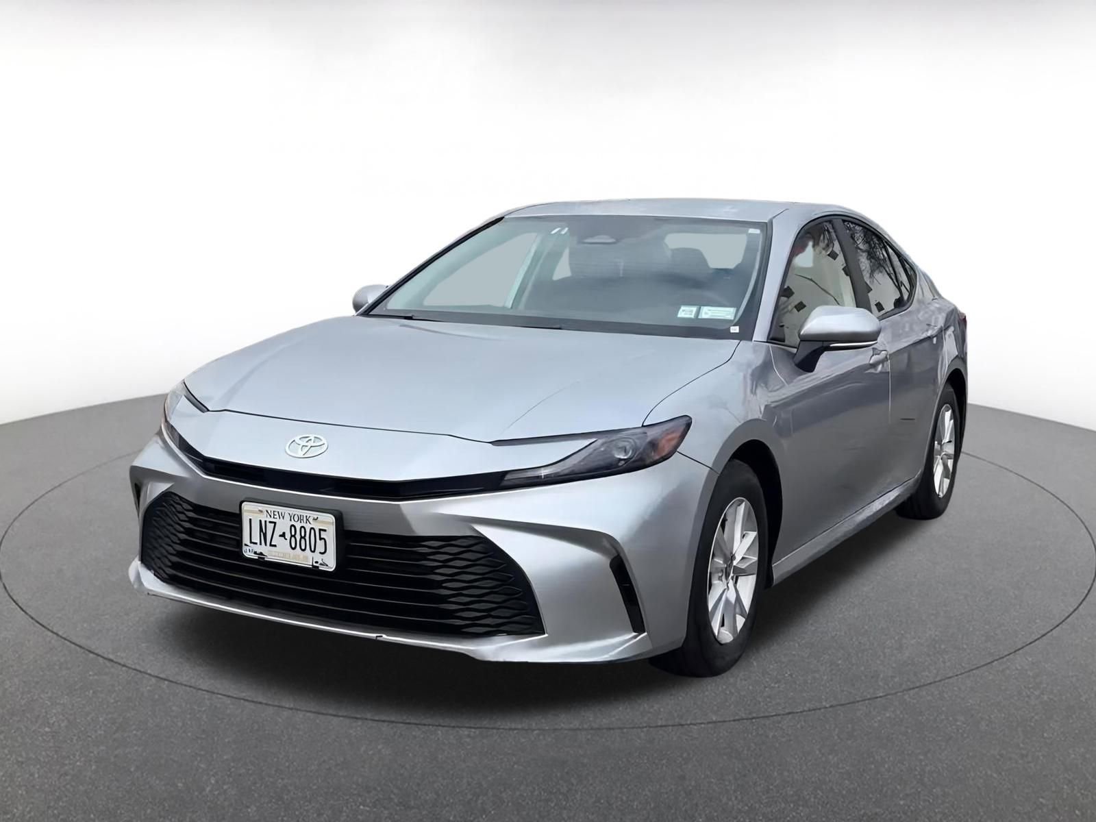 Used 2025 Toyota Camry LE image 7