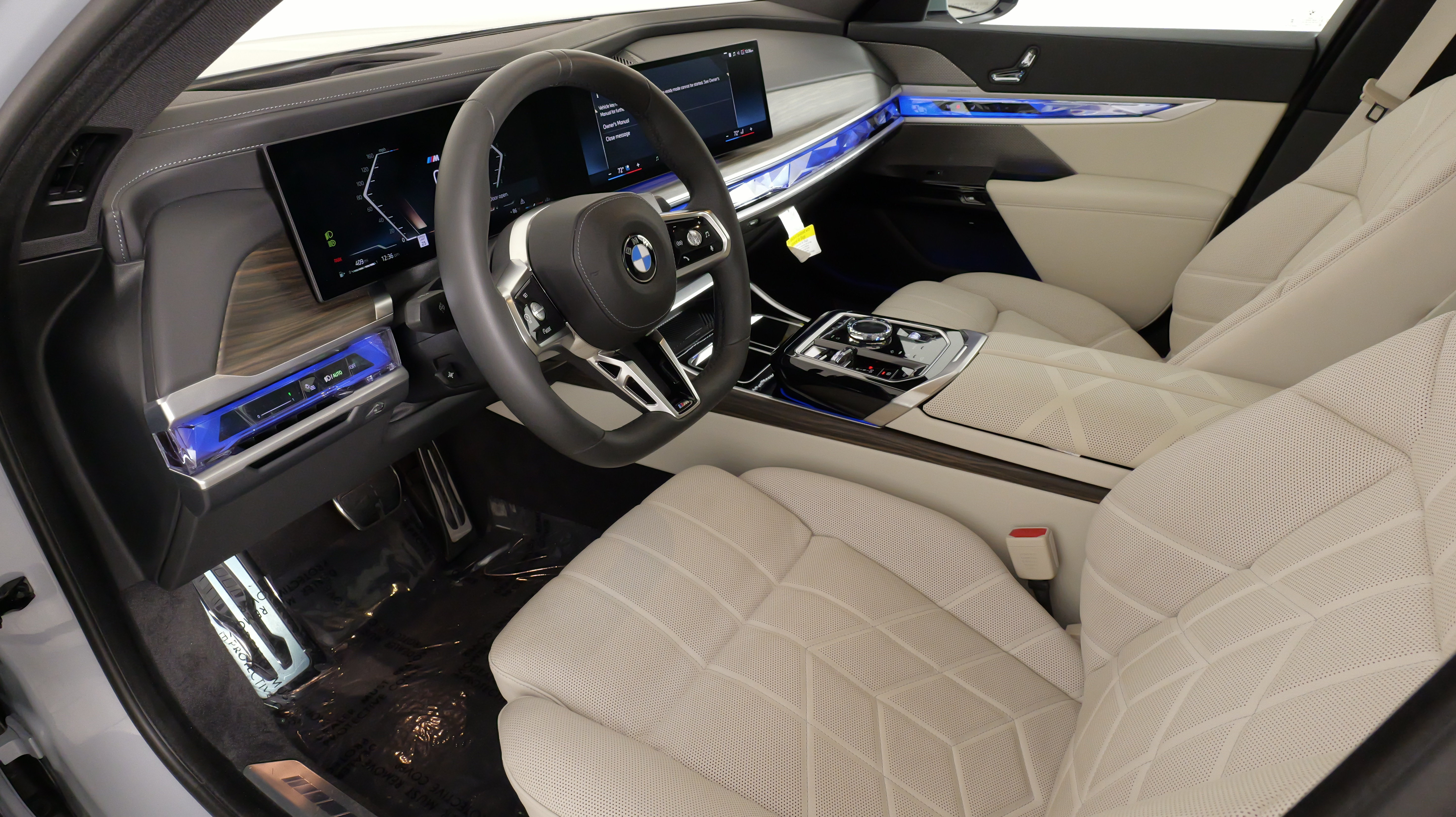 Used 2023 BMW 760i xDrive AWD/4WD image 33