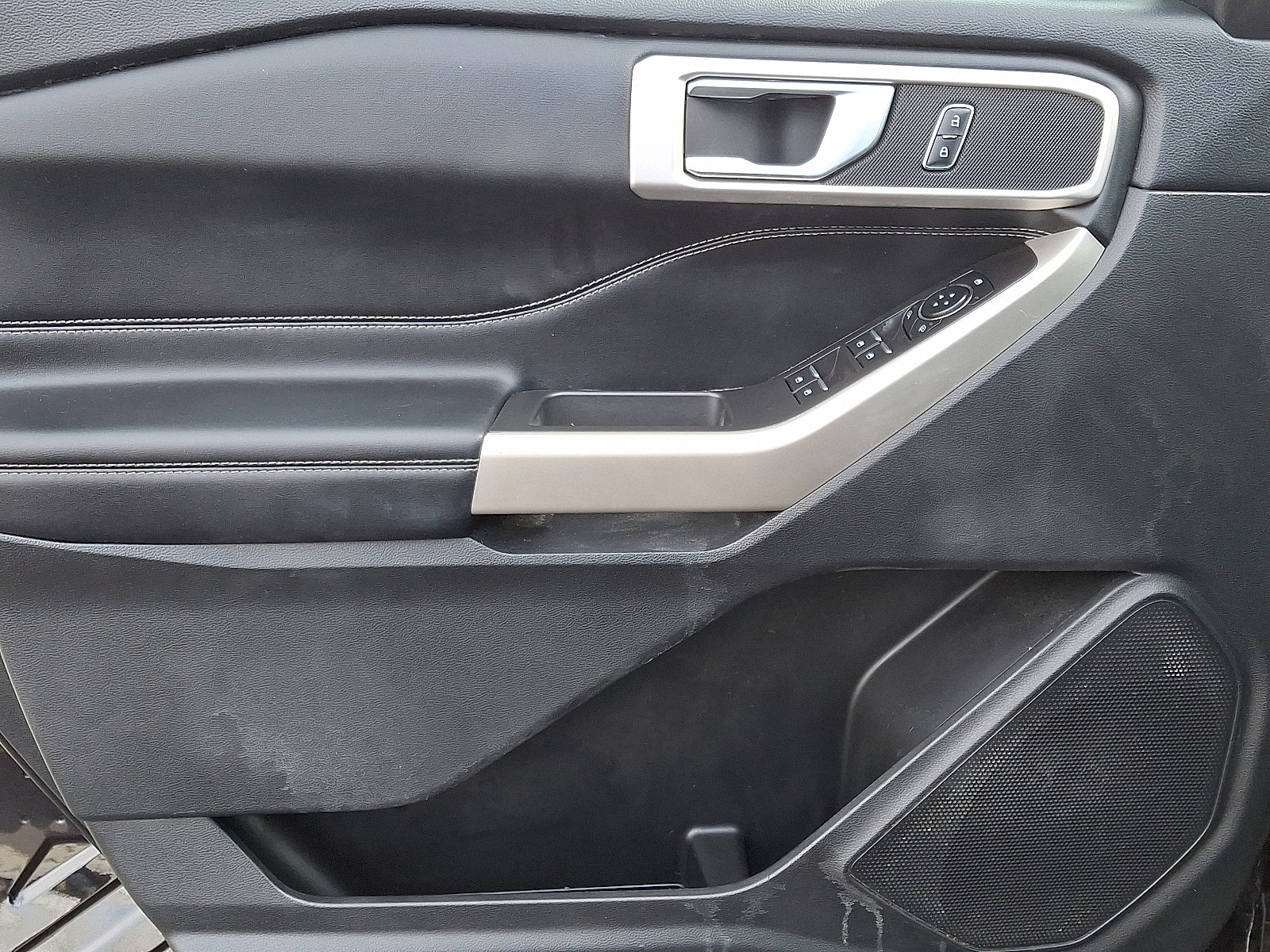 Used 2023 Ford Explorer XLT image 14