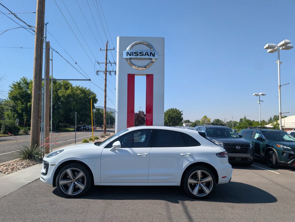 Used 2024 Porsche Macan AWD/4WD image 1