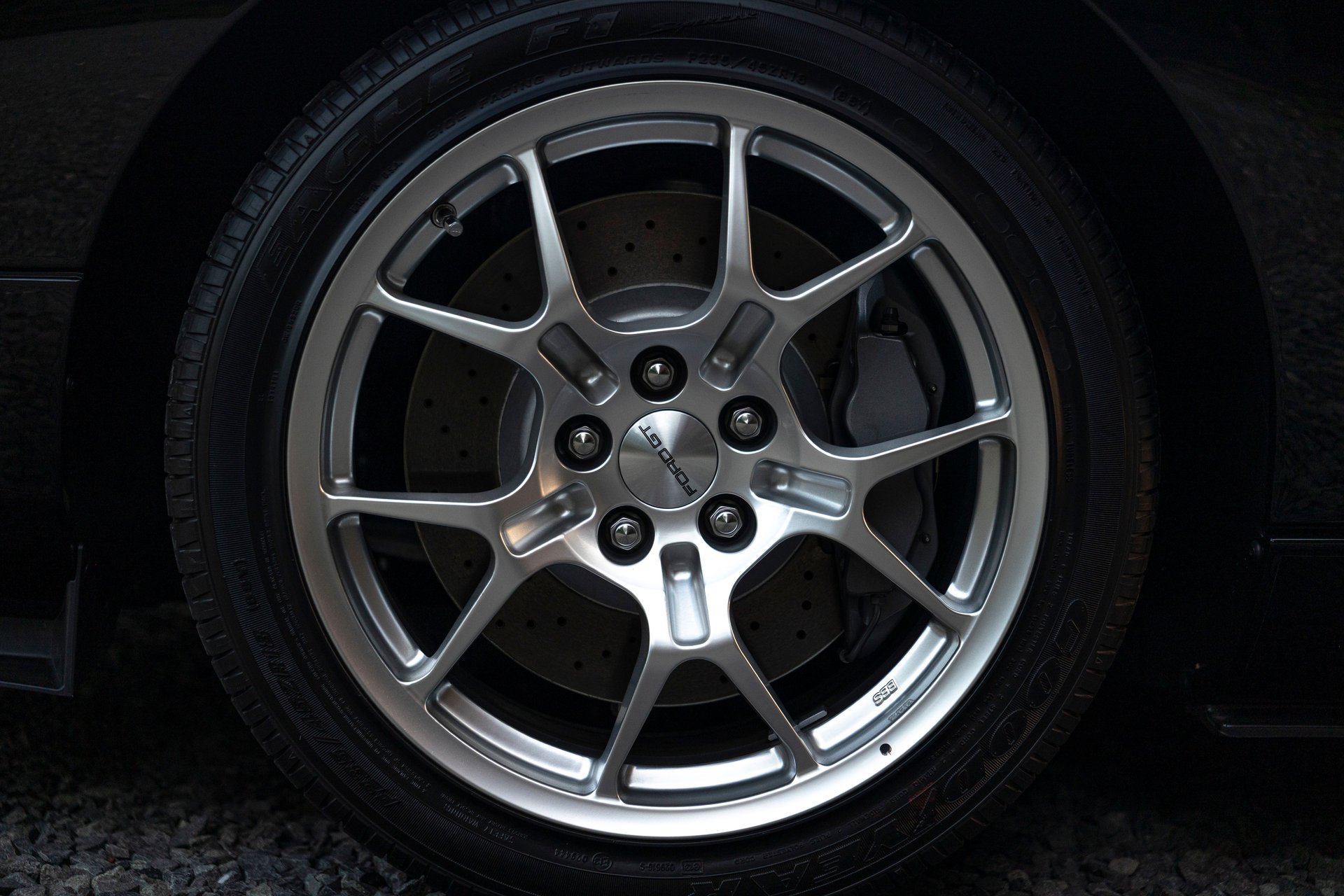 Used 2006 Ford GT RWD image 26
