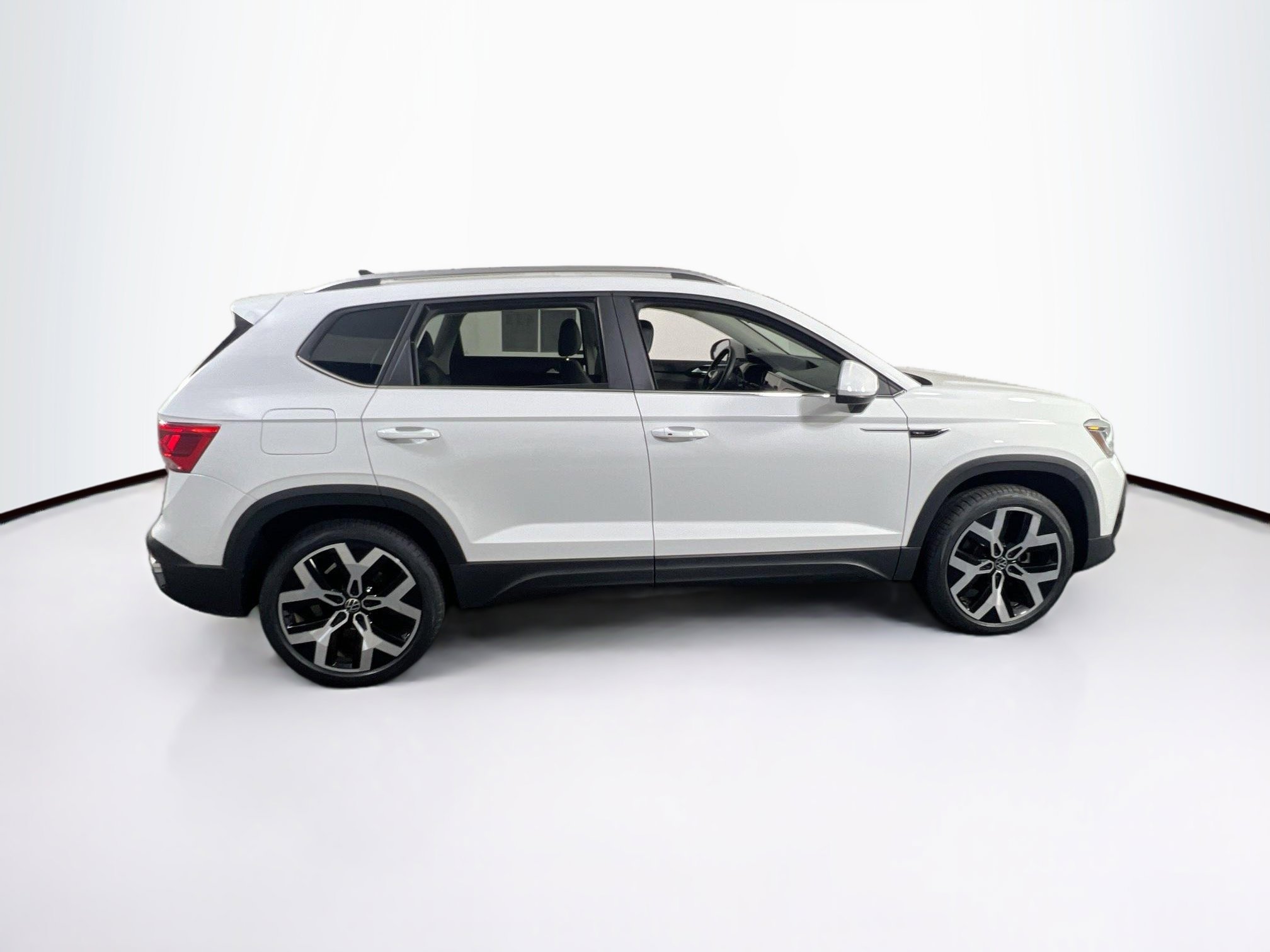 Used 2023 Volkswagen Taos SEL image 4