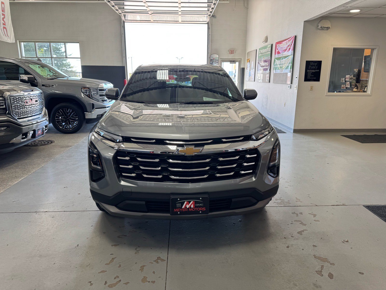 Used 2026 Chevrolet Equinox LT w/ Convenience Package II AWD/4WD image 2