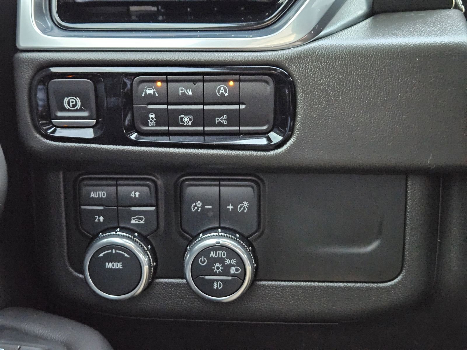 Used 2025 GMC Yukon Elevation AWD/4WD image 22